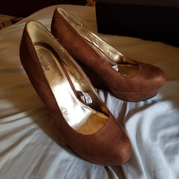 Sexy Tan Suede Platform Wedge Heels - Picture 2 of 5